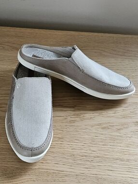 OluKai Huaka Slip On Mules Womens Size 7 Beige Canvas Leather Comfort Shoes